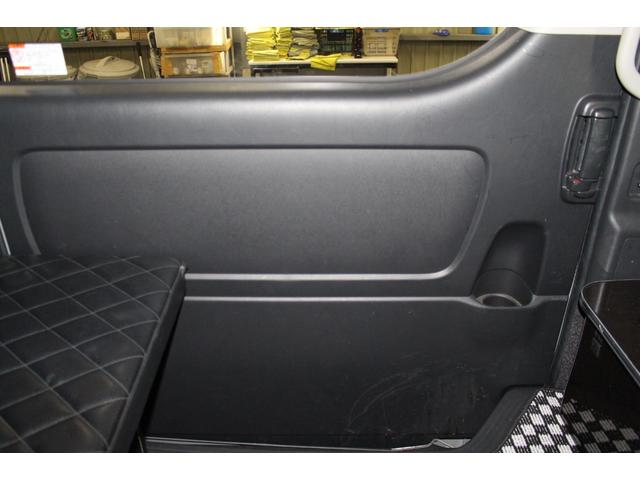 ハイエースワゴン GL 禁煙車/後期/4型/ベットキット付/後席モニター/LEDヘッドライト/社外16AW/レザー調シートカバー/オートライト/ウォークスルー/左パワースライドドア/スマートキー/バックカメラ/ブルートゥース(47枚目)