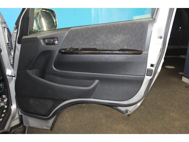 ハイエースワゴン GL 禁煙車/後期/4型/ベットキット付/後席モニター/LEDヘッドライト/社外16AW/レザー調シートカバー/オートライト/ウォークスルー/左パワースライドドア/スマートキー/バックカメラ/ブルートゥース(48枚目)