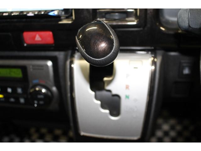 ハイエースワゴン GL 禁煙車/後期/4型/ベットキット付/後席モニター/LEDヘッドライト/社外16AW/レザー調シートカバー/オートライト/ウォークスルー/左パワースライドドア/スマートキー/バックカメラ/ブルートゥース(57枚目)