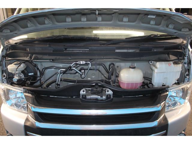 ハイエースワゴン GL 禁煙車/後期/4型/ベットキット付/後席モニター/LEDヘッドライト/社外16AW/レザー調シートカバー/オートライト/ウォークスルー/左パワースライドドア/スマートキー/バックカメラ/ブルートゥース(61枚目)