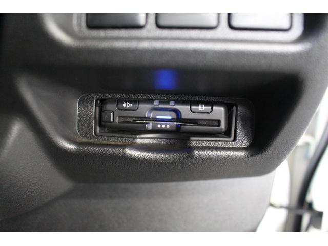 ハイエースワゴン GL 禁煙車/後期型/4.5型/セーフティセンス/ベットキット/エアロ/後席モニター/Panasonicナビ/バックカメラ/フルセグ/LEDヘッドライト/パワースライドドア/ステアリングスイッチ/ETC(19枚目)