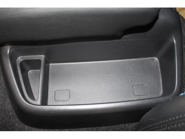 ハイエースワゴン GL 禁煙車/後期型/4.5型/セーフティセンス/ベットキット/エアロ/後席モニター/Panasonicナビ/バックカメラ/フルセグ/LEDヘッドライト/パワースライドドア/ステアリングスイッチ/ETC(32枚目)