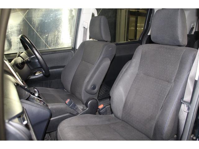 ヴォクシー ハイブリッドV 禁煙車/後席モニター/純正9インチナビ/バックカメラ/フルセグ/両側パワースライドドア/クルーズコントロール/シートヒーター/純正15AW/セーフティセンスC/ワイヤレス充電/ブルートゥース接続/(7枚目)