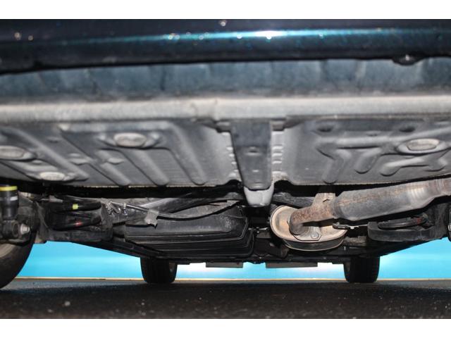 ヴォクシー ハイブリッドV 禁煙車/後席モニター/純正9インチナビ/バックカメラ/フルセグ/両側パワースライドドア/クルーズコントロール/シートヒーター/純正15AW/セーフティセンスC/ワイヤレス充電/ブルートゥース接続/(13枚目)