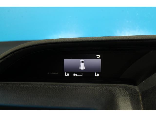 ヴォクシー ハイブリッドV 禁煙車/後席モニター/純正9インチナビ/バックカメラ/フルセグ/両側パワースライドドア/クルーズコントロール/シートヒーター/純正15AW/セーフティセンスC/ワイヤレス充電/ブルートゥース接続/(64枚目)