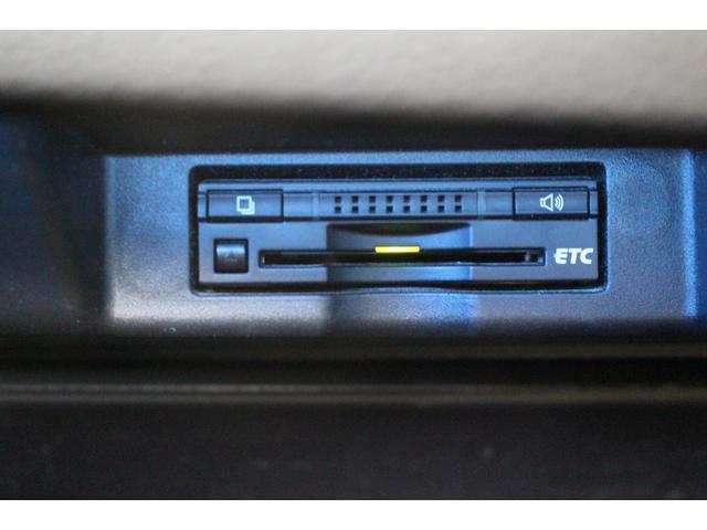 ハリアー プレミアム 禁煙車/ムーンルーム/ALPINE9インチナビ/フルセグ/Bluetooth/ブロッケン20インチアルミ/バックカメラ/レーンキープアシスト/オートマチックハイビーム/LEDヘッドライト/パワーシート(13枚目)