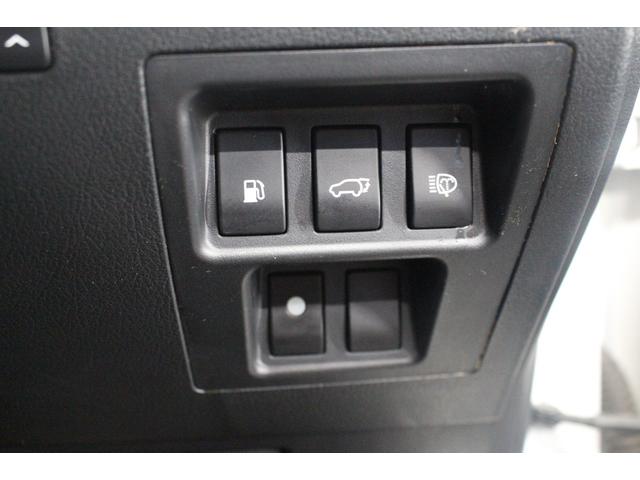 オプションのパワーバックドアが装備されております！