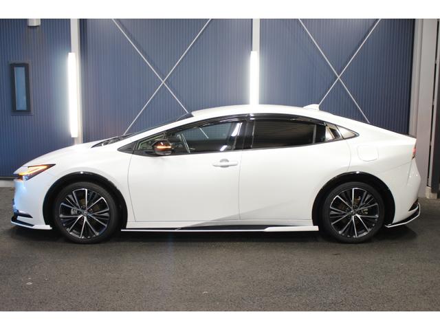 プリウス Ｚ　クールレーシングエアロ／全周囲カメラ／１２．３インチデヒスプレイ／デジタルインナーミラー／レッドイルミネーション／スぺアタイヤ／電動式ゲート／パワーシート／シートヒーター／ＬＥＤヘッドライト／フルセグ（32枚目）