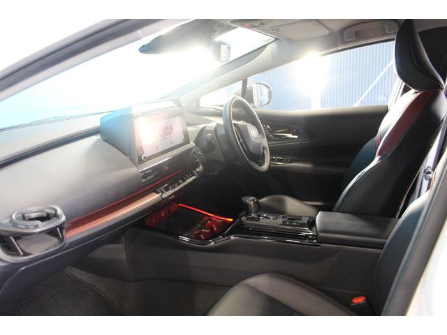 プリウス Ｚ　クールレーシングエアロ／全周囲カメラ／１２．３インチデヒスプレイ／デジタルインナーミラー／レッドイルミネーション／スぺアタイヤ／電動式ゲート／パワーシート／シートヒーター／ＬＥＤヘッドライト／フルセグ（45枚目）