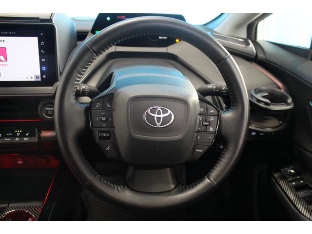 プリウス Ｚ　クールレーシングエアロ／全周囲カメラ／１２．３インチデヒスプレイ／デジタルインナーミラー／レッドイルミネーション／スぺアタイヤ／電動式ゲート／パワーシート／シートヒーター／ＬＥＤヘッドライト／フルセグ（56枚目）