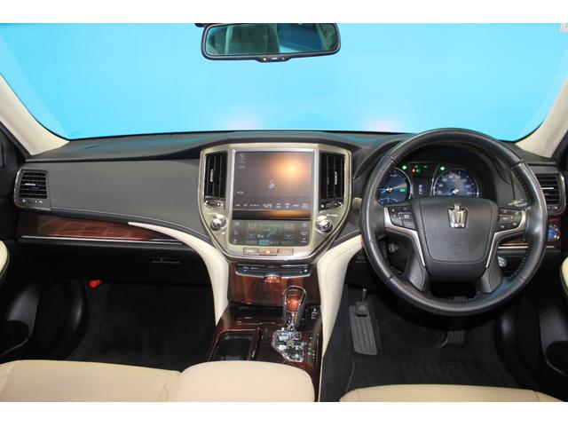 クラウンハイブリッド ロイヤルサルーンG レザーシートパッケージ/クルーズコントロール/オートマチックハイビーム/オートライト/純正17AW/革シート/シートヒーター/シートエアコン/パワーシート/バックカメラ/ブルートゥース/フルセグ(6枚目)