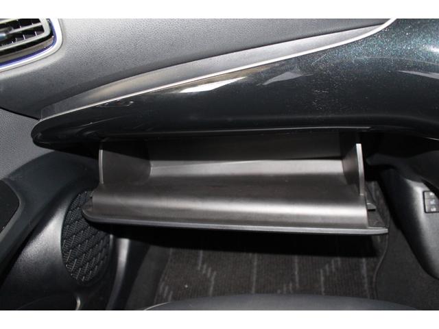 プリウス Ａツーリングセレクション　禁煙車／セーフティセンス／レーダークルーズ／クリアランスソナー／バックカメラ／純正９インチナビ／革シート／シートヒーター／社外ＣＡＲＬＳＳＯＮ１９ＡＷ／Ｂｌｕｅｔｏｏｔｈ／ドラレコ／ＥＴＣ／ダウンサス（54枚目）