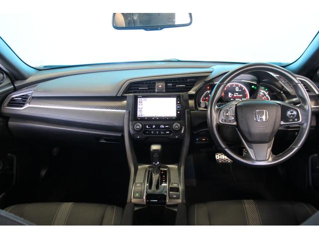 インパネ周りの使用感も少なく、状態の良いお車です！ご不明点やご来店のお際は是非お電話でご連絡下さい！