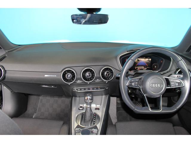 インパネ周りの使用感も少なく、状態の良いお車です！ご不明点やご来店のお際は是非お電話でご連絡下さい！