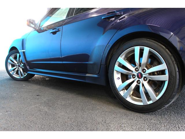 インプレッサ WRX STi 禁煙車/6速MT車/RECARO製バケットシート/大型リアスポイラー/STRADA製7インチナビ/STI18インチアルミホイール/4WD/ターボ/HIDヘッドライト/プッシュスタート/ETC/(22枚目)