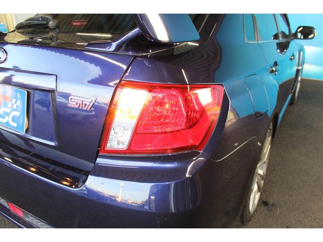 インプレッサ WRX STi 禁煙車/6速MT車/RECARO製バケットシート/大型リアスポイラー/STRADA製7インチナビ/STI18インチアルミホイール/4WD/ターボ/HIDヘッドライト/プッシュスタート/ETC/(27枚目)