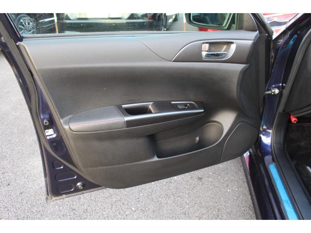 インプレッサ WRX STi 禁煙車/6速MT車/RECARO製バケットシート/大型リアスポイラー/STRADA製7インチナビ/STI18インチアルミホイール/4WD/ターボ/HIDヘッドライト/プッシュスタート/ETC/(36枚目)