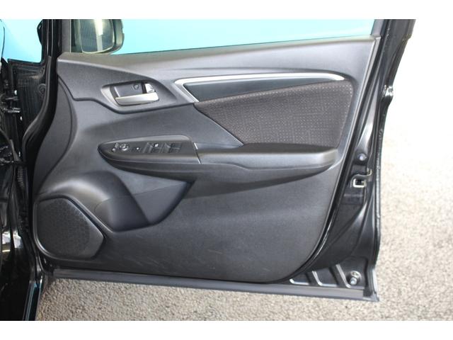 フィットハイブリッド Fパッケージ 禁煙車/純正ナビ/バックカメラ/フルセグ/LEDヘッドライト/ブルートゥース接続可/プッシュスタート/オートライト/ETC/(46枚目)