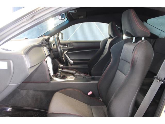 86 GT 禁煙車/6速MT車/TRDエアロ/RAYS19インチアルミホイール/HKS車高調/純正ナビ/バックカメラ/フルセグ/プッシュスタート/HIDヘッドライト/ブルートゥース接続/ETC/オートライト(8枚目)
