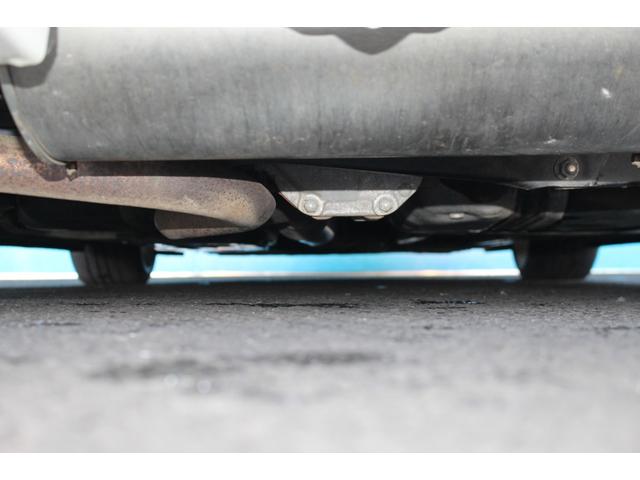 86 GT 禁煙車/6速MT車/TRDエアロ/RAYS19インチアルミホイール/HKS車高調/純正ナビ/バックカメラ/フルセグ/プッシュスタート/HIDヘッドライト/ブルートゥース接続/ETC/オートライト(11枚目)