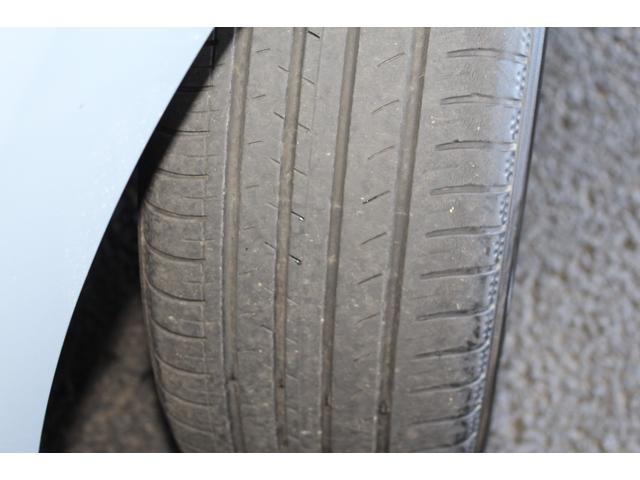 フィット ｅ：ＨＥＶ　ＲＳ　禁煙車／ホンダセンシング／純正９インチナビ／ハーフレザーシート／バックカメラ／ＥＮＫＥＩ１６インチホイール／クリアランスソナー／レーダークルーズコントロール／レーンキープアシスト／ＬＥＤヘッドライト（17枚目）