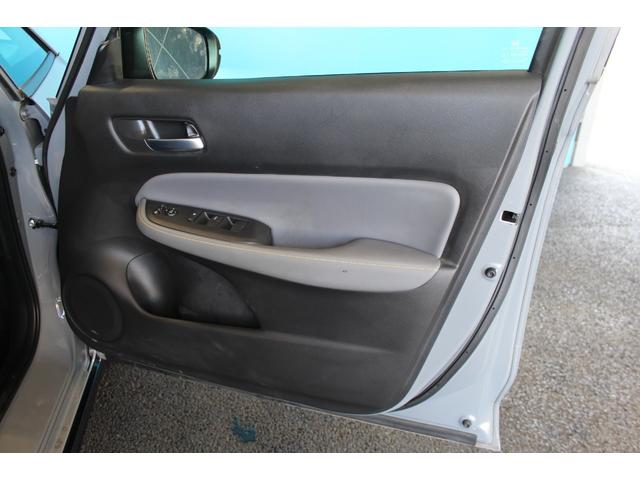 フィット ｅ：ＨＥＶ　ＲＳ　禁煙車／ホンダセンシング／純正９インチナビ／ハーフレザーシート／バックカメラ／ＥＮＫＥＩ１６インチホイール／クリアランスソナー／レーダークルーズコントロール／レーンキープアシスト／ＬＥＤヘッドライト（50枚目）