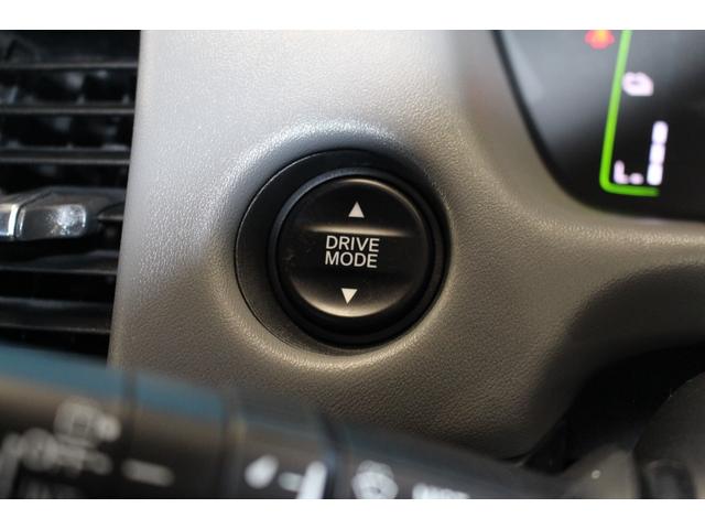 フィット ｅ：ＨＥＶ　ＲＳ　禁煙車／ホンダセンシング／純正９インチナビ／ハーフレザーシート／バックカメラ／ＥＮＫＥＩ１６インチホイール／クリアランスソナー／レーダークルーズコントロール／レーンキープアシスト／ＬＥＤヘッドライト（64枚目）