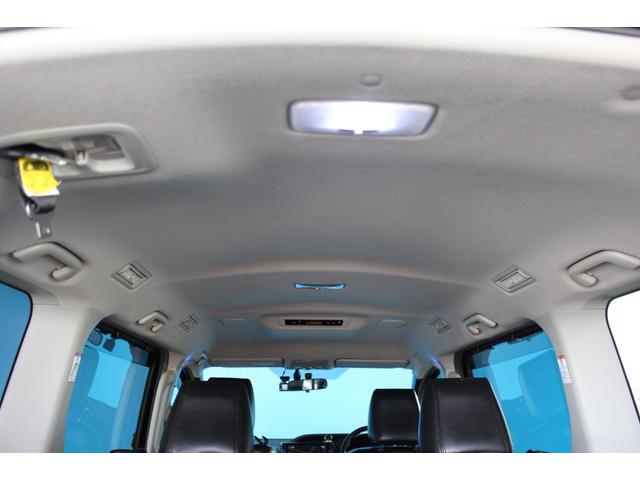 ヴォクシー ハイブリッドＶ　禁煙車／７人乘り／ＡＬＰＩＮＥ１０インチナビ／バックカメラ／フルセグ／両側パワースライドドア／クルーズコントロール／シートヒーター／プッシュスタート／ＬＥＤヘッドライト／ブルートゥース接続／ＥＴＣ／（11枚目）