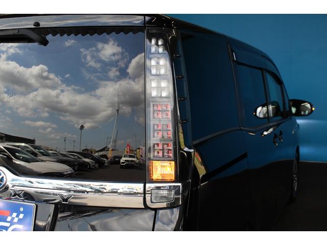 ヴォクシー ハイブリッドＶ　禁煙車／７人乘り／ＡＬＰＩＮＥ１０インチナビ／バックカメラ／フルセグ／両側パワースライドドア／クルーズコントロール／シートヒーター／プッシュスタート／ＬＥＤヘッドライト／ブルートゥース接続／ＥＴＣ／（49枚目）
