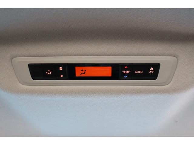 ヴォクシー ハイブリッドＶ　禁煙車／７人乘り／ＡＬＰＩＮＥ１０インチナビ／バックカメラ／フルセグ／両側パワースライドドア／クルーズコントロール／シートヒーター／プッシュスタート／ＬＥＤヘッドライト／ブルートゥース接続／ＥＴＣ／（59枚目）