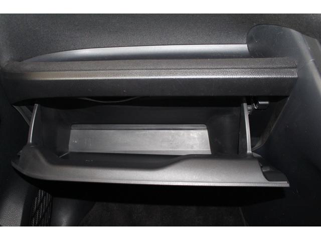 ヴォクシー ハイブリッドＶ　禁煙車／７人乘り／ＡＬＰＩＮＥ１０インチナビ／バックカメラ／フルセグ／両側パワースライドドア／クルーズコントロール／シートヒーター／プッシュスタート／ＬＥＤヘッドライト／ブルートゥース接続／ＥＴＣ／（62枚目）