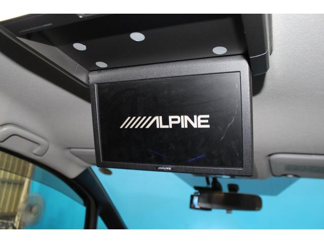 ヴォクシー ハイブリッドＶ　禁煙車／後席モニター／ウォークスルー／純正９インチナビ／バックカメラ／フルセグ／両側パワースライドドア／クルーズコントロール／シートヒーター／純正１５ＡＷ／ワイヤレス充電／ブルートゥース接続／ＥＴＣ（6枚目）