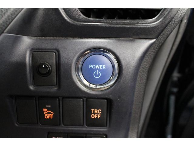 ヴォクシー ハイブリッドＶ　禁煙車／後席モニター／ウォークスルー／純正９インチナビ／バックカメラ／フルセグ／両側パワースライドドア／クルーズコントロール／シートヒーター／純正１５ＡＷ／ワイヤレス充電／ブルートゥース接続／ＥＴＣ（22枚目）