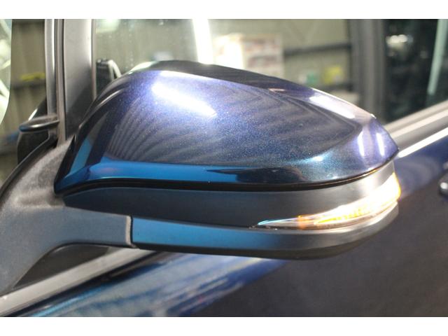 ヴォクシー ハイブリッドＶ　禁煙車／後席モニター／ウォークスルー／純正９インチナビ／バックカメラ／フルセグ／両側パワースライドドア／クルーズコントロール／シートヒーター／純正１５ＡＷ／ワイヤレス充電／ブルートゥース接続／ＥＴＣ（31枚目）