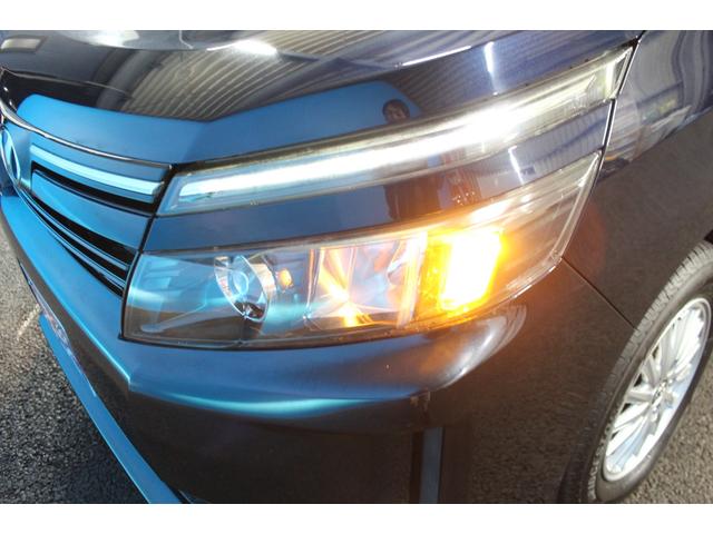 ヴォクシー ハイブリッドＶ　禁煙車／後席モニター／ウォークスルー／純正９インチナビ／バックカメラ／フルセグ／両側パワースライドドア／クルーズコントロール／シートヒーター／純正１５ＡＷ／ワイヤレス充電／ブルートゥース接続／ＥＴＣ（33枚目）