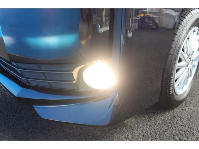 ヴォクシー ハイブリッドＶ　禁煙車／後席モニター／ウォークスルー／純正９インチナビ／バックカメラ／フルセグ／両側パワースライドドア／クルーズコントロール／シートヒーター／純正１５ＡＷ／ワイヤレス充電／ブルートゥース接続／ＥＴＣ（34枚目）