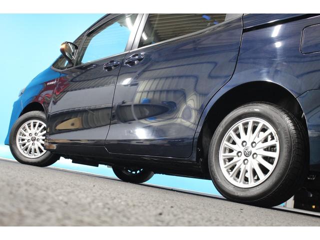 ヴォクシー ハイブリッドＶ　禁煙車／後席モニター／ウォークスルー／純正９インチナビ／バックカメラ／フルセグ／両側パワースライドドア／クルーズコントロール／シートヒーター／純正１５ＡＷ／ワイヤレス充電／ブルートゥース接続／ＥＴＣ（41枚目）