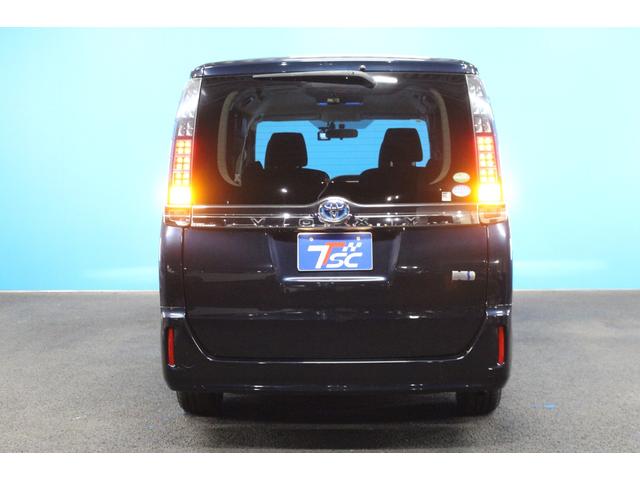 ヴォクシー ハイブリッドＶ　禁煙車／後席モニター／ウォークスルー／純正９インチナビ／バックカメラ／フルセグ／両側パワースライドドア／クルーズコントロール／シートヒーター／純正１５ＡＷ／ワイヤレス充電／ブルートゥース接続／ＥＴＣ（44枚目）