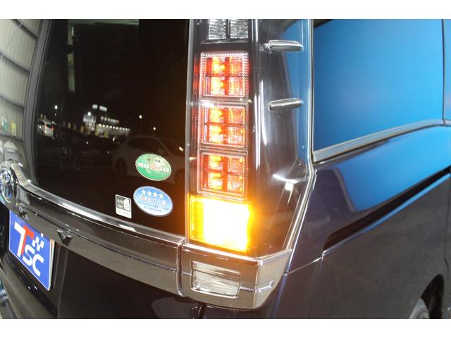 ヴォクシー ハイブリッドＶ　禁煙車／後席モニター／ウォークスルー／純正９インチナビ／バックカメラ／フルセグ／両側パワースライドドア／クルーズコントロール／シートヒーター／純正１５ＡＷ／ワイヤレス充電／ブルートゥース接続／ＥＴＣ（46枚目）