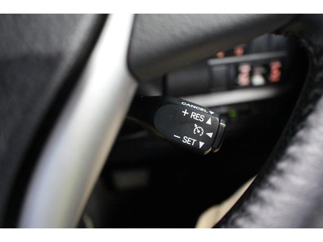 ノア Ｓｉ　ワンオーナー／禁煙／衝突軽減／両側パワースライドドア／パーキングアシスト／クリアランスソナー／ＥＴＣ／バックカメラ／純正１６インチアルミ／純正ＳＤナビ／Ｂｌｕｅｔｏｏｔｈ／純正１２．１型後席モニター（12枚目）