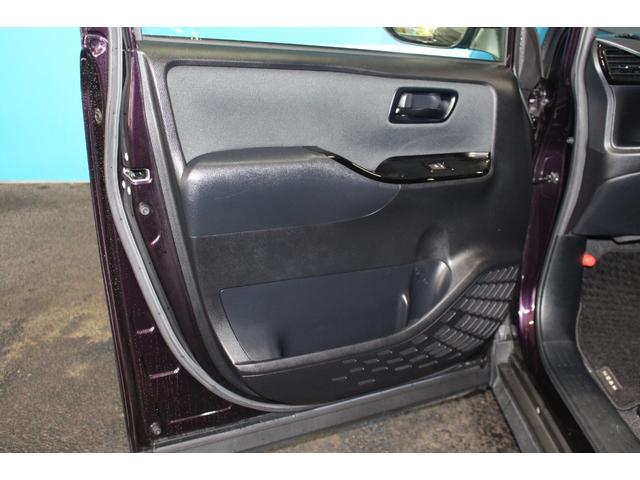 ノア Ｓｉ　ワンオーナー／禁煙／衝突軽減／両側パワースライドドア／パーキングアシスト／クリアランスソナー／ＥＴＣ／バックカメラ／純正１６インチアルミ／純正ＳＤナビ／Ｂｌｕｅｔｏｏｔｈ／純正１２．１型後席モニター（45枚目）