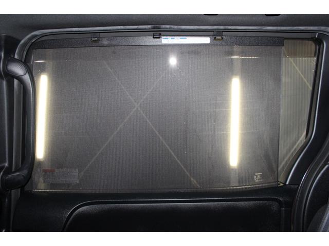 ノア Ｓｉ　ワンオーナー／禁煙／衝突軽減／両側パワースライドドア／パーキングアシスト／クリアランスソナー／ＥＴＣ／バックカメラ／純正１６インチアルミ／純正ＳＤナビ／Ｂｌｕｅｔｏｏｔｈ／純正１２．１型後席モニター（52枚目）