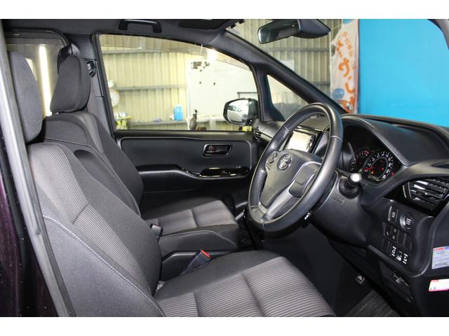 ノア Ｓｉ　ワンオーナー／禁煙／衝突軽減／両側パワースライドドア／パーキングアシスト／クリアランスソナー／ＥＴＣ／バックカメラ／純正１６インチアルミ／純正ＳＤナビ／Ｂｌｕｅｔｏｏｔｈ／純正１２．１型後席モニター（54枚目）