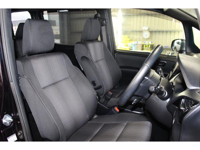 ノア Ｓｉ　ワンオーナー／禁煙／衝突軽減／両側パワースライドドア／パーキングアシスト／クリアランスソナー／ＥＴＣ／バックカメラ／純正１６インチアルミ／純正ＳＤナビ／Ｂｌｕｅｔｏｏｔｈ／純正１２．１型後席モニター（55枚目）