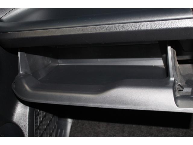 ノア Ｓｉ　ワンオーナー／禁煙／衝突軽減／両側パワースライドドア／パーキングアシスト／クリアランスソナー／ＥＴＣ／バックカメラ／純正１６インチアルミ／純正ＳＤナビ／Ｂｌｕｅｔｏｏｔｈ／純正１２．１型後席モニター（56枚目）