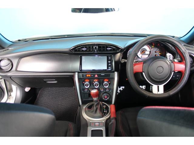 インパネ周りの使用感も少なく、状態の良いお車です！ご不明点やご来店のお際は是非お電話でご連絡下さい！