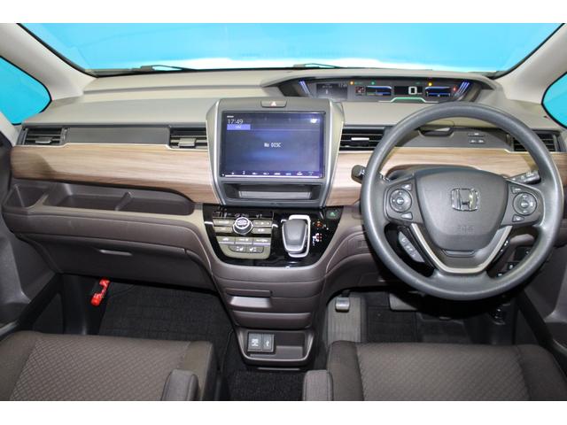 フリードハイブリッド ハイブリッド・Ｇホンダセンシング　禁煙車／後期型／１オーナー／Ｃパッケージ／ホンダセンシング／両側電動スライドドア／レーダークルーズコントロール／レーンアシスト／クリアランソナー／オートマチックハイビーム／ウォークスルー／寒冷地仕様（6枚目）