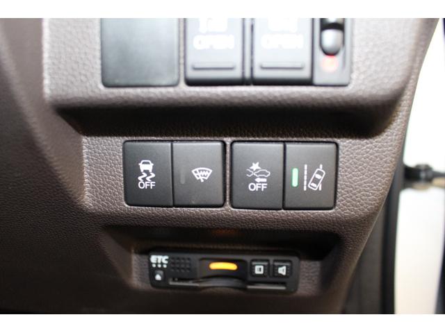 フリードハイブリッド ハイブリッド・Ｇホンダセンシング　禁煙車／後期型／１オーナー／Ｃパッケージ／ホンダセンシング／両側電動スライドドア／レーダークルーズコントロール／レーンアシスト／クリアランソナー／オートマチックハイビーム／ウォークスルー／寒冷地仕様（16枚目）