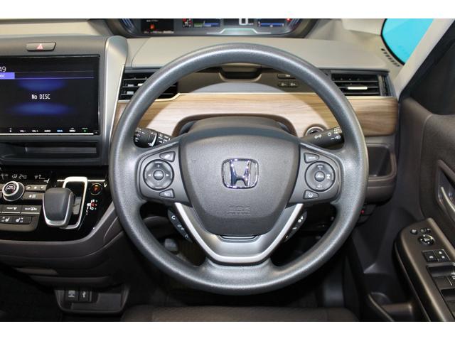 フリードハイブリッド ハイブリッド・Ｇホンダセンシング　禁煙車／後期型／１オーナー／Ｃパッケージ／ホンダセンシング／両側電動スライドドア／レーダークルーズコントロール／レーンアシスト／クリアランソナー／オートマチックハイビーム／ウォークスルー／寒冷地仕様（18枚目）