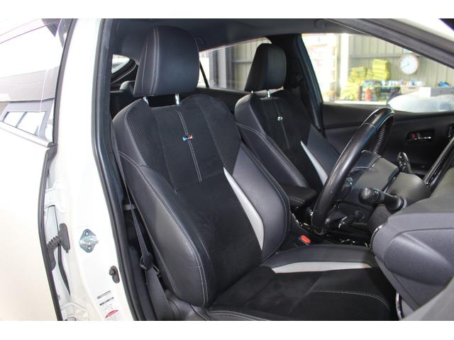 【魅力のハーフレザーシート】しわや擦れも少なく革の状態が非常に良いお車です！ご不明点やご来店のお際は是非お電話でご連絡下さい！